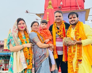 Arvind Akela Kallu family